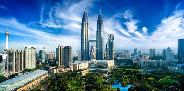Malaysia được coi là điểm mua sắm nổi tiếng thế giới là nhờ chiến lược phát triển và quảng bá, biến quốc gia này trở thành điểm đến mua sắm tổng hợp, toàn diện, không chỉ có các hoạt động mua sắm hợp túi tiền mà còn cung cấp rất nhiều dịch vụ vui chơi giải trí, chăm sóc sức khỏe và làm đẹp cho du khách. Ảnh: Georgeapostolidis.