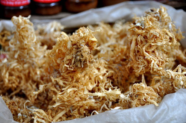 Rong biển thu hoạch từ các vùng biển ở tỉnh Quảng Ngãi. Đây là loại thực phẩm được nhiều người miền Trung xa quê ưa thích.
