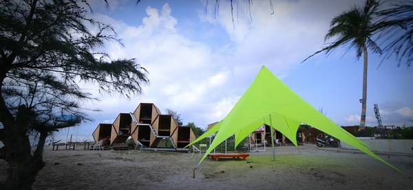 Mùa hè đã đến, với những ai có niềm đam mê du lịch và muốn đi biển đổi gió thì đừng quên một địa điểm "mới toe", cực chất vừa được phát hiện tại LU Glamping ở Mũi Kê Gà - Bình Thuận. Ảnh: FB LU Glamping - Beach Bar & Camp