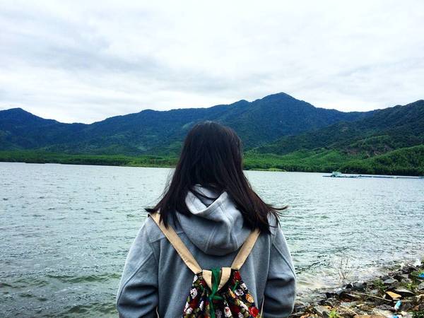 Chính nhờ cảnh sắc thiên nhiên hữu tình mà hồ Hòa Trung đã trở thành một trong những cảnh đẹp ở Đà Nẵng được rất nhiều các bạn trẻ tìm đến chụp hình.  Ảnh: toomkirin