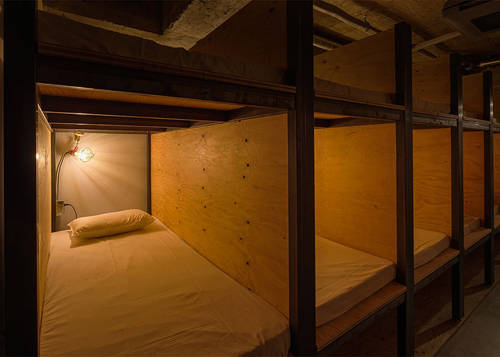Mỗi cabin nhỏ đều được trang bị đèn đọc sách để khách có thể đọc bất cứ lúc nào tùy thích.