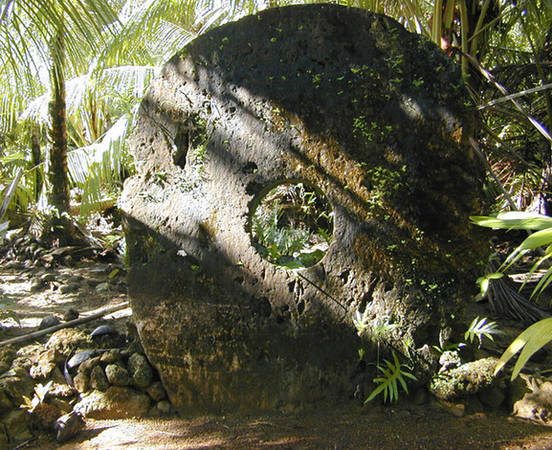 Quần đảo Micronesia sử dụng phiến đá khổng lồ như một hình thức tiền tệ