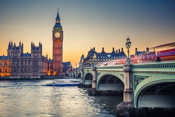 1. London, Anh: Thành phố sương mù cổ kính của Anh đã vượt 5 bậc so với năm 2015, dành vị trí dẫn đầu trong danh sách các điểm đến người dùng TripAdvisor yêu thích nhất được công bố ngày 21/3. Danh sách này được TripAdvisor lựa chọn sau khi khảo sát hàng triệu đánh giá của người dùng. Ảnh: Internationaltravellermag.