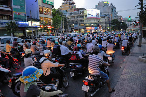 Băng qua đường ở Sài Gòn