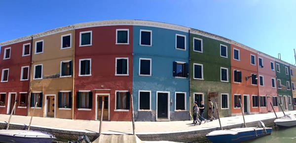 Những căn nhà sắc màu nổi tiếng ở Venice (Italy).
