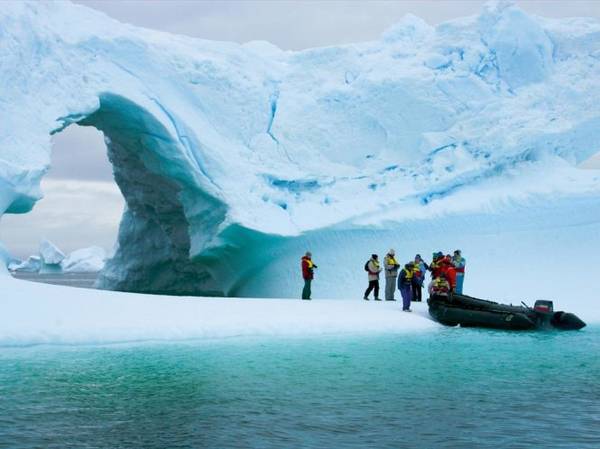 Du khách khám phá Nam cực - Ảnh: fotolia
