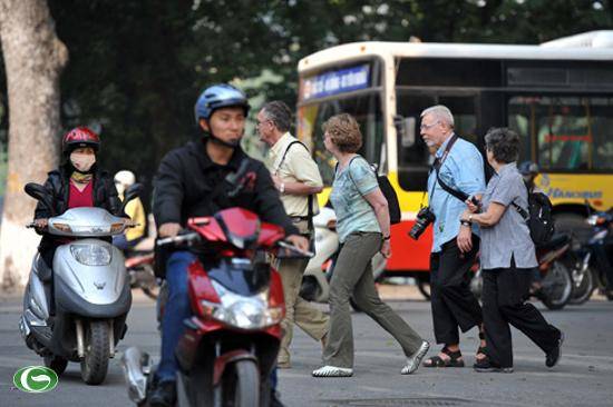 Quy tắc qua đường đầy 'bất ngờ' của một người Mỹ sống ở Việt Nam