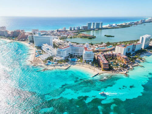 Nên mang gì khi đến Cancun? Đến Cancun (Mexico) hay bất kỳ khu nghỉ dưỡng nào ở Caribbean, bạn đừng bỏ qua áo tắm cùng một số món đồ đơn giản như mũ cói cỡ lớn, áo choàng nhẹ và kem chống nắng.
