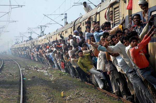 Dân số hiện tại của Ấn Độ là 1,2 tỉ người. Ảnh: Stringer India/Reuters
