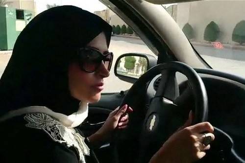 Ở Ảrập Xêut, phụ nữ hoàn toàn không được phép lái ô tô, với một vài lý do như lái xe sẽ gây các vấn đề khi mang thai cho phụ nữ. Điều luật này được ban hành ở Riyadh năm 1957.