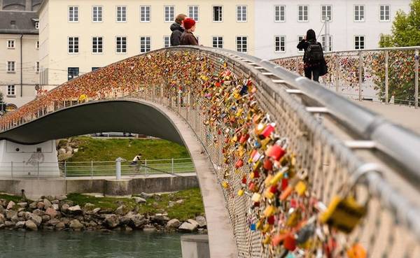 Cầu Salzburg ở Áo. Ảnh: Alessandro.