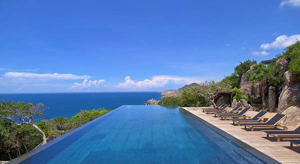 Amanoi Resort nhìn ra vịnh Vĩnh Hy, biển Đông có làn nước xanh như ngọc