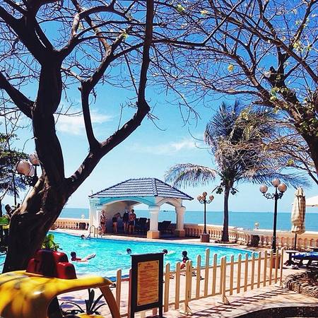 Lan Rừng Resort & Spa Vũng Tàu tọa lạc trên con đường Hạ Long thanh bình được biết đến là khu nghỉ dưỡng duy nhất ở Vũng Tàu tọa lạc ngay trên bãi biển. 