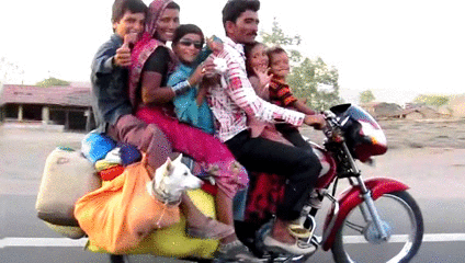 Một gia đình hạnh phúc điển hình của Ấn Độ