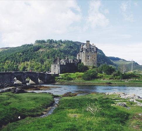 Anh cũng ghi lại vẻ đẹp lộng lẫy của lâu đài Eilean Donan ở Scotland.