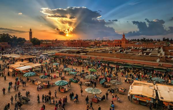 Quảng trường Jemaa El Fna ở Marrakech – Một thành phố huyền bí xuất hiện trong tác phẩm. 