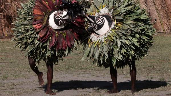 Lễ hội Mặt nạ (National Mask) được tổ chức tại thị trấn Rabaul từ ngày 14 - 17/7.