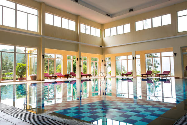 Được thiết kế với kiến trúc độc đáo, bể bơi nước nóng tại Victoria Sapa Resort & Spa sẽ mang lại cho du khách cảm giác thư giãn tuyệt vời.