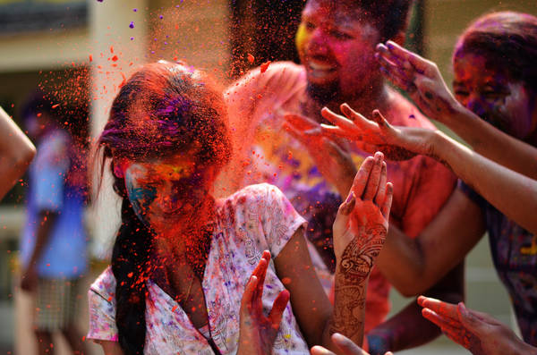Holi là một lễ hội Hindi cổ với nhiều nghi lễ văn hóa tín ngưỡng. Ảnh: kailas bhopi