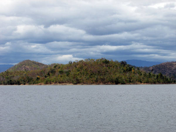 Đảo nhỏ trên hồ Cà Giây - Ảnh: Nguyễn Thiên Đăng