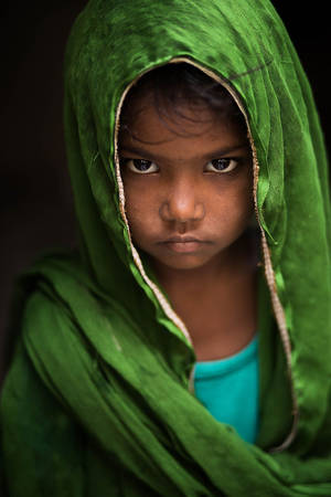 Một em bé ở Varanasi, Ấn Độ.