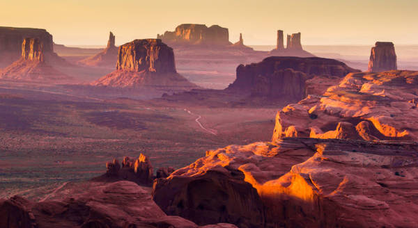 Monument Valley huyền bí của người Navajo - Ảnh: wp