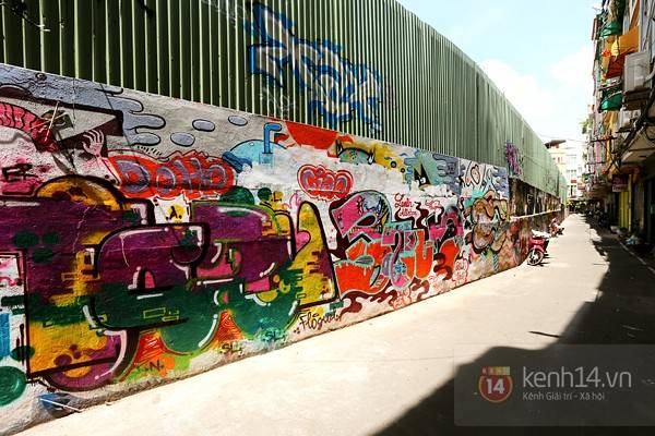 Lúc nào không hay, hàng trăm người dân quanh con hẻm này đã chấp nhận cho Graffiti len lỏi vào cuộc sống của mình.
