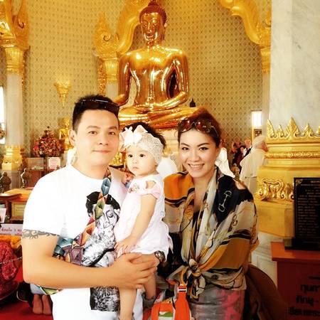 Chùa Phật Vàng là một trong số hiếm ngôi chùa ở Thái Lan cho phép du khách đến gần bức tượng. Ảnh: hcsve