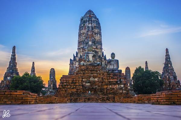 Khung cảnh mặt trời lặn ở chùa Wat Chaiwatthanaram, Ayutthaya.
