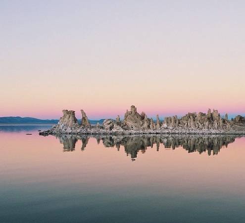 Bạn sẽ bất ngờ khi biết phần lớn các bức ảnh Instagram của anh được chụp ở Mỹ. Trong ảnh là hồ Mono ở California.