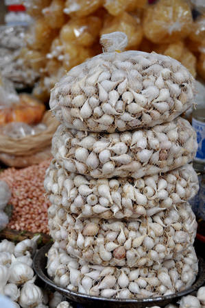 Tỏi cô đơn đặc sản đến từ Lý Sơn luôn có mặt tại chợ vào các mùa trong năm.