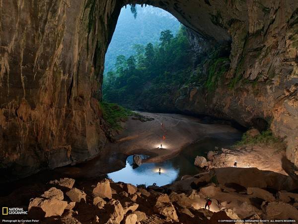 Hang Sơn Đoòng thuộc quần thể hang động Phong Nha - Kẻ Bàng (Sơn Trạch, Bố Trạch, Quảng Bình). Cho tới nay, đây luôn được coi là hang động tự nhiên lớn nhất thế giới từng được phát hiện.
