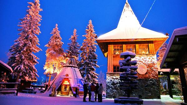Để thu hút khách du lịch, các cư dân ở Rovaniemi đã xây dựng nhiều điểm tham quan hấp dẫn dựa theo truyền thuyết về Ông già Noel