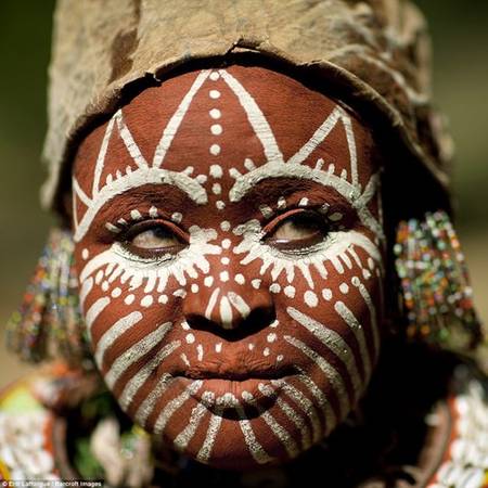 Một người phụ nữ bộ tộc Kikuyu ở Kenya.
