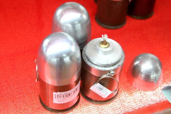 Một chiếc đèn dầu được làm từ vỏ đạn M79 có giá 85.000 đồng.