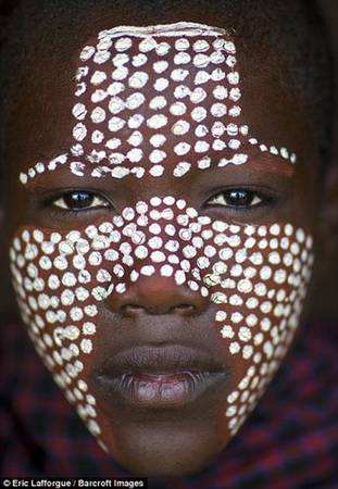 Khuôn mặt của người dân tộc Arbore, thung lũng Omo, Ethiopia.