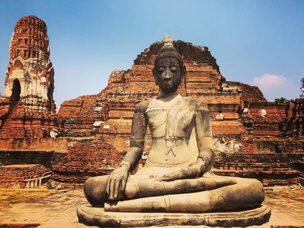 Trải qua bao thăng trầm lịch sử, Ayutthaya giờ đây dù chỉ còn là phế tích, nhưng vẫn mang nét đẹp cuốn hút về một vùng đất uy nghiêm, huyền bí, khiến cho bất kỳ du khách nào khi đã đặt chân đến đây đều chìm đắm trong cảm giác trầm mặc, thiêng liêng khó tả. Ảnh: ylerichard/instagram
