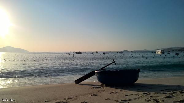 Biển Bình Lập bình yên trong buổi sớm. Ảnh: Tiểu Duy