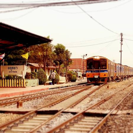 Tàu hỏa là phương tiện được nhiều du khách lựa chon khi đến Ayutthaya. Ảnh: alex_darl/ instagram