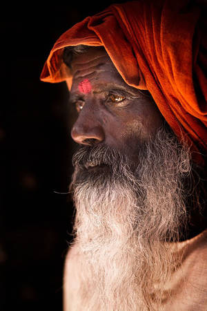 Bức ảnh chân dung một ông cụ ở Varanasi, Ấn Độ.