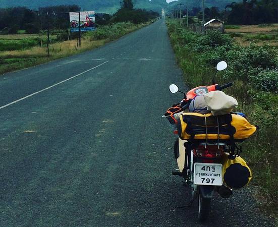 Thuê một chiếc xe máy và khám phá các khu vực xung quanh Luang Prabang là một trải nghiệm rất thú vị. Ảnh: noorider