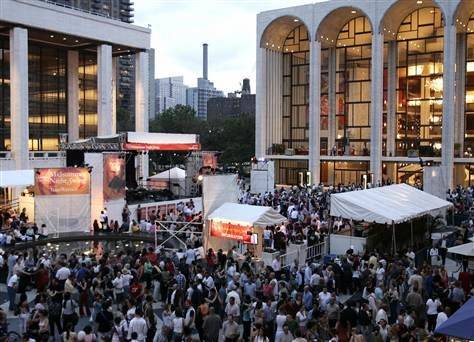  Hàng ngàn người tập trung nhảy múa trong mùa lễ hội hè ở New York. 