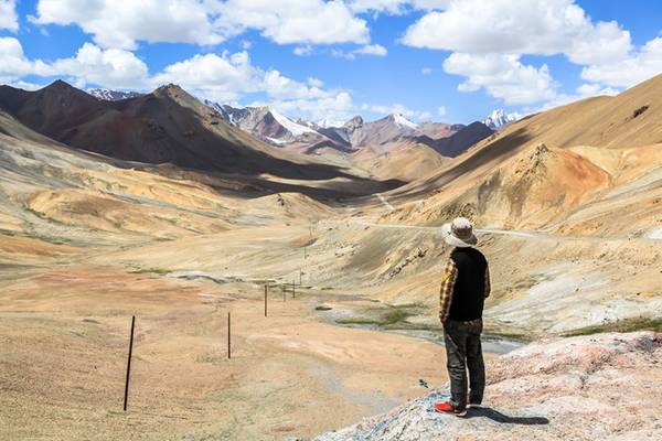 Hành trình kết thúc trên cung Pamir huyền thoại, cung đường thuộc 2 nước Tajikistan và Kyrgyzstan với những dãy núi tuyết cao trên 7.000 m.