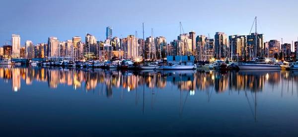 Vancouver, Canada: Bao quanh bởi biển và núi, Vancouver vừa có sự hào hứng của một thành phố, vừa có những khung cảnh thiên nhiên khiến du khách sững sờ. Đừng bỏ lỡ cơ hội ghé thăm công viên bán hoang dã Stanley - trái tim xanh của thành phố tuyệt vời này.