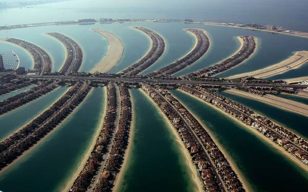 10. Quần đảo Palm (Dubai, Các Tiểu vương quốc Ả Rập Thống nhất): Được tiến hành xây dựng từ năm 2001, quần đảo nhân tạo này thể hiện tham vọng cũng như tiềm lực của Dubai. Với chi phí ước tính khoảng 1,5 tỷ USD cho mỗi đảo, Palm trở thành một điểm đến hấp dẫn du khách từ khắp nơi trên thế giới.