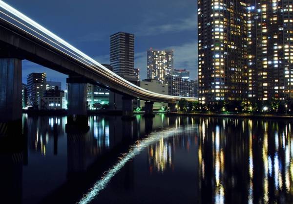 Năm 1962, Tokyo trở thành thành phố đầu tiên trong lịch sử với số lượng dân số lớn hơn 10 triệu người