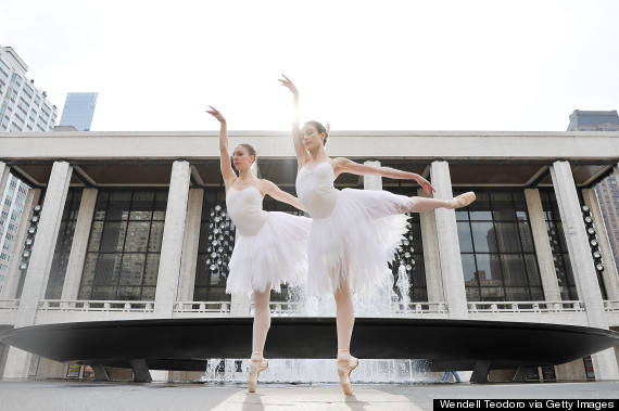 Từng là một nữ diễn viên múa ballet, do vậy có rất nhiều khả năng cô ấy sẽ ghé thăm Lincoln Center.