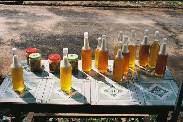 Những chai mật ong bạc hà là đặc sản chỉ có ở vùng đất Hà Giang.