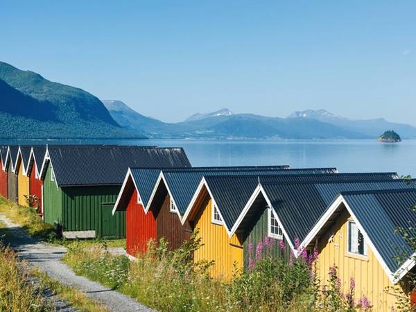Những vịnh hẹp của Na Uy có khung cảnh hùng vĩ. Ngoài ra, quốc gia này còn rất an toàn cho du khách độc hành, với tỉ lệ tội phạm thấp.