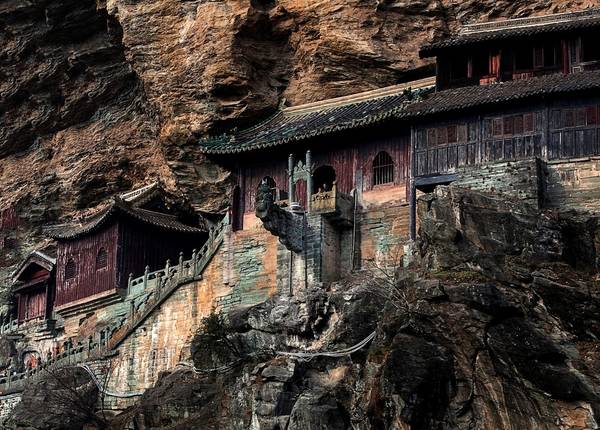 Núi Võ Đang, còn có tên là Thái Hòa là một địa danh quen thuộc với những ai thích tiểu thuyết kiếm hiệp của nhà văn Kim Dung. Đây là một ngọn núi nên thơ, hùng vĩ và mang đậm văn hóa truyền thống Trung Hoa. 